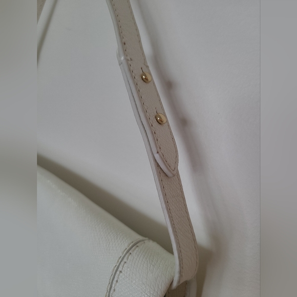 ⛵️Vintage Juicy Couture - White Leather Shoulder Bag w/ Gold Sail Boat Accent - Picture 5 of 17